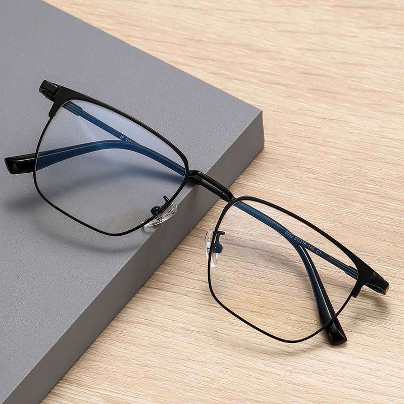 2024 Anti-uv Hd Trendy Designer Reading Glasses Anti Blue Light Men Women Wholesale photochromic Reading Glasses